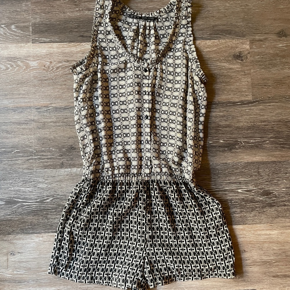 Zara black and white romper size xs